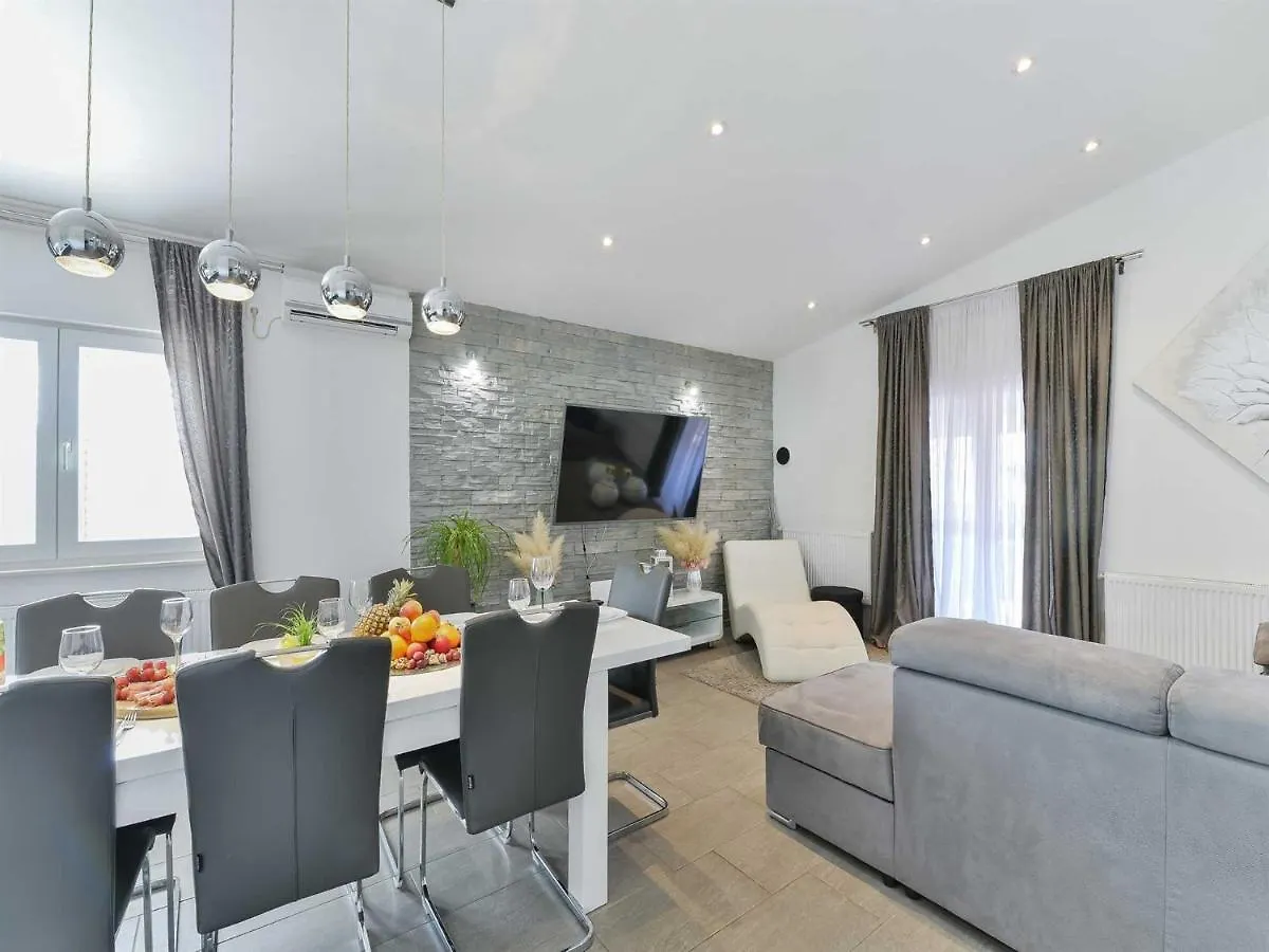 Holiday Home Bianca With Pool Sveti Petar