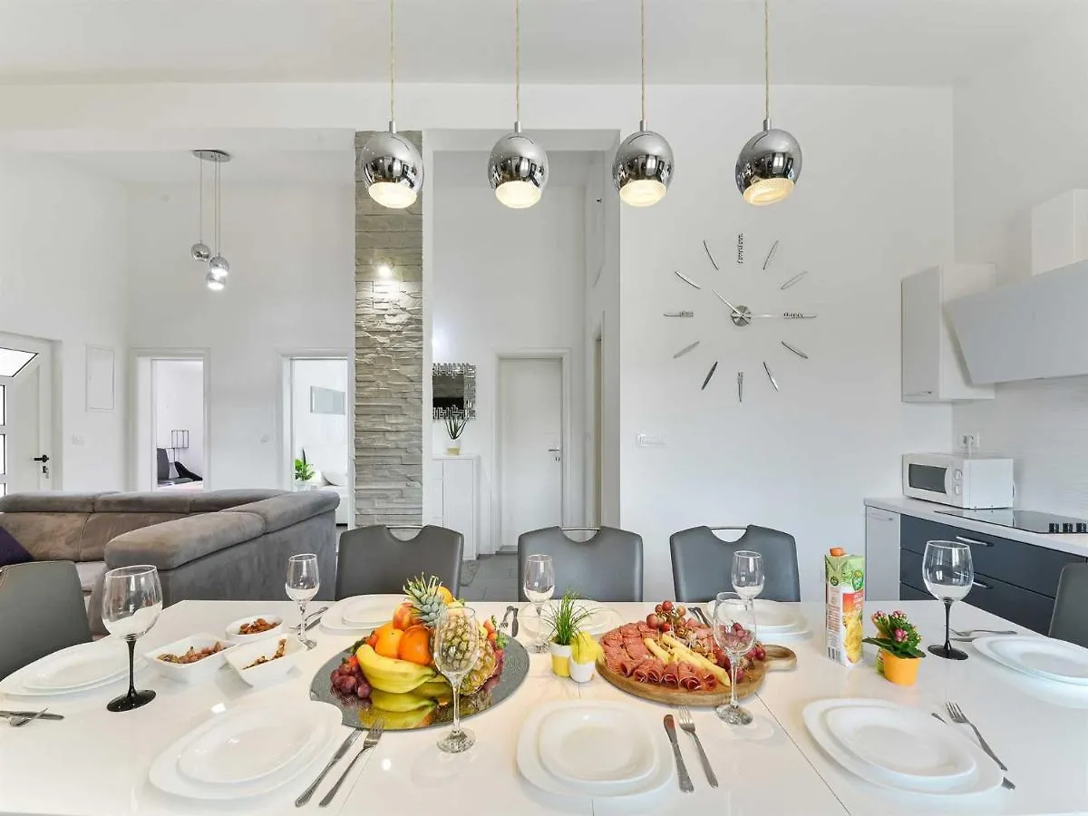 Holiday Home Bianca With Pool Sveti Petar